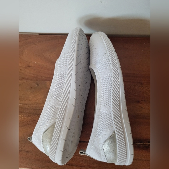 Easy Spirit White Women's Flats - Picture 3 of 7